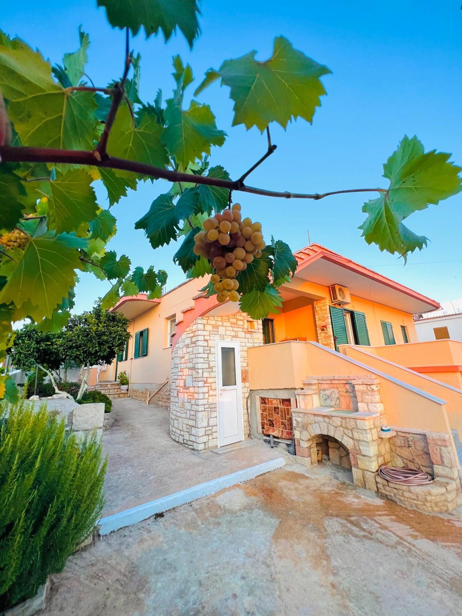 Apartments Vela Ксамил Экстерьер фото